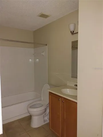 $149,900 | 215 Lake Brook Circle, Unit 204, Brandon, FL 33511