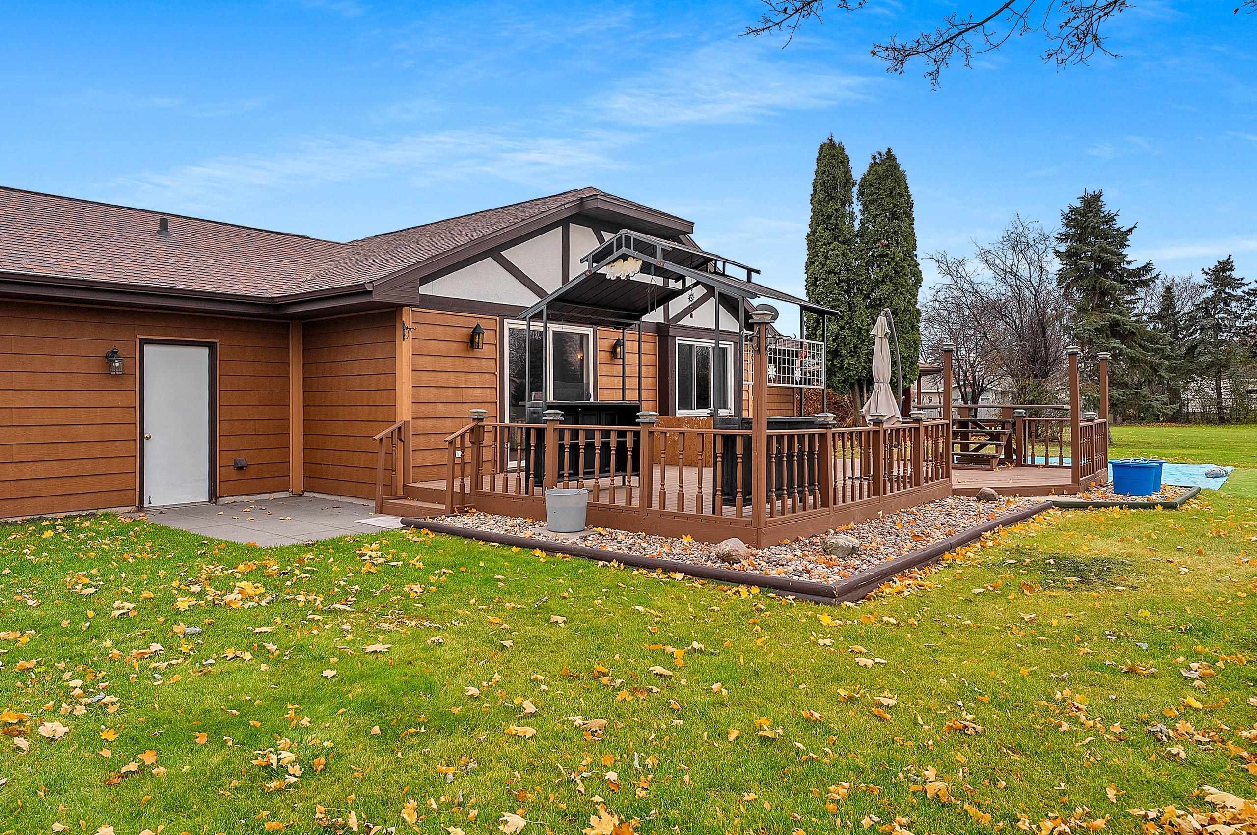 36 Apache Pl Court Appleton, WI 54911 - Photo 2 of 38