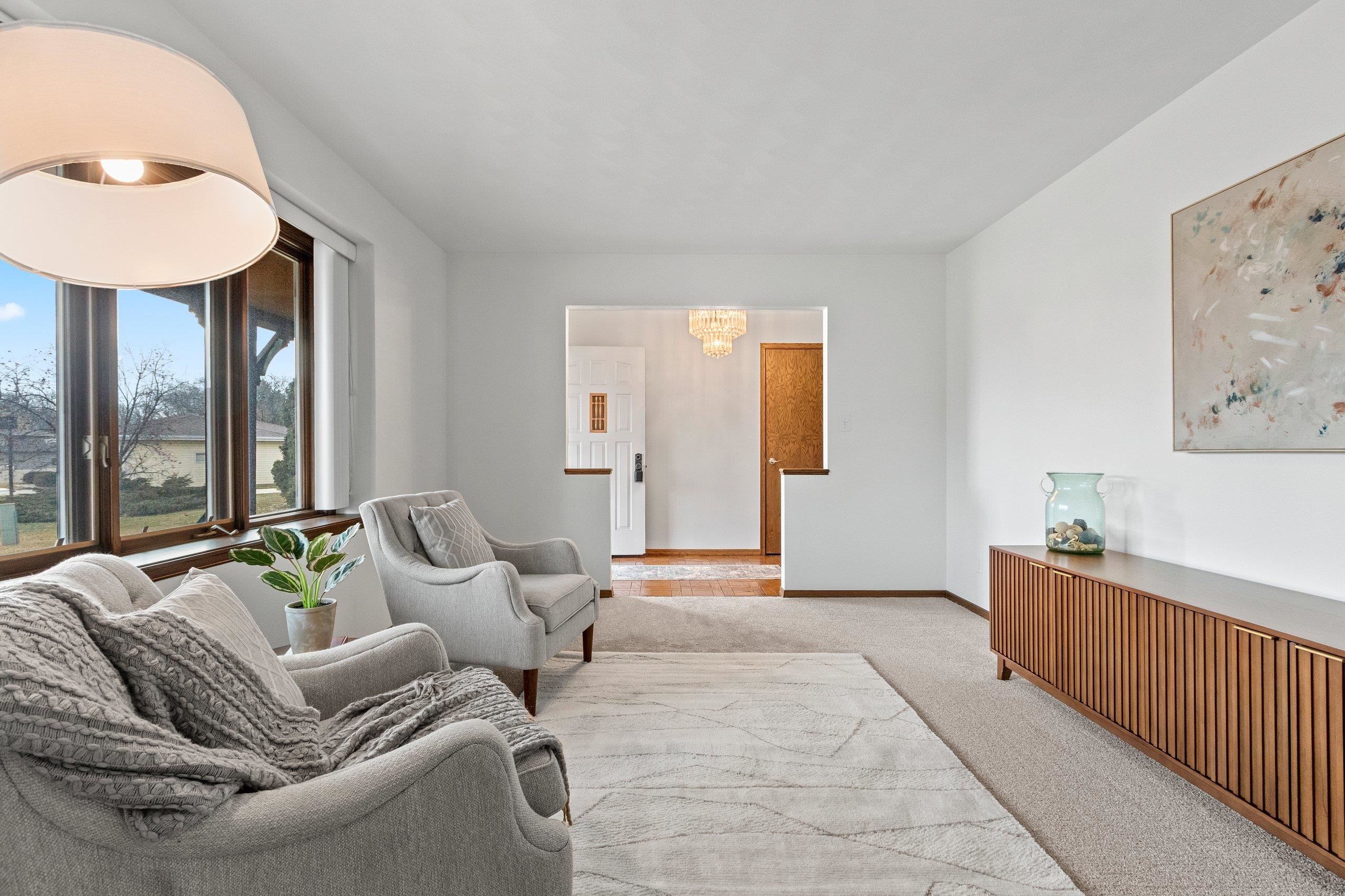 36 Apache Pl Court Appleton, WI 54911 - Photo 3 of 38