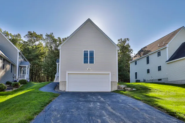 $579,900 | 98 Barbara Lane, Hudson, NH 03051