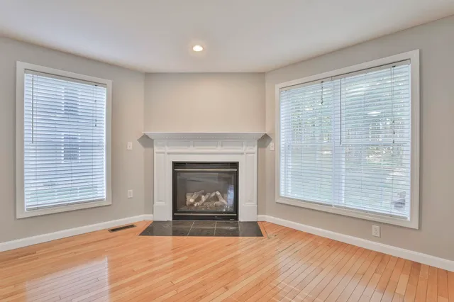 $579,900 | 98 Barbara Lane, Hudson, NH 03051