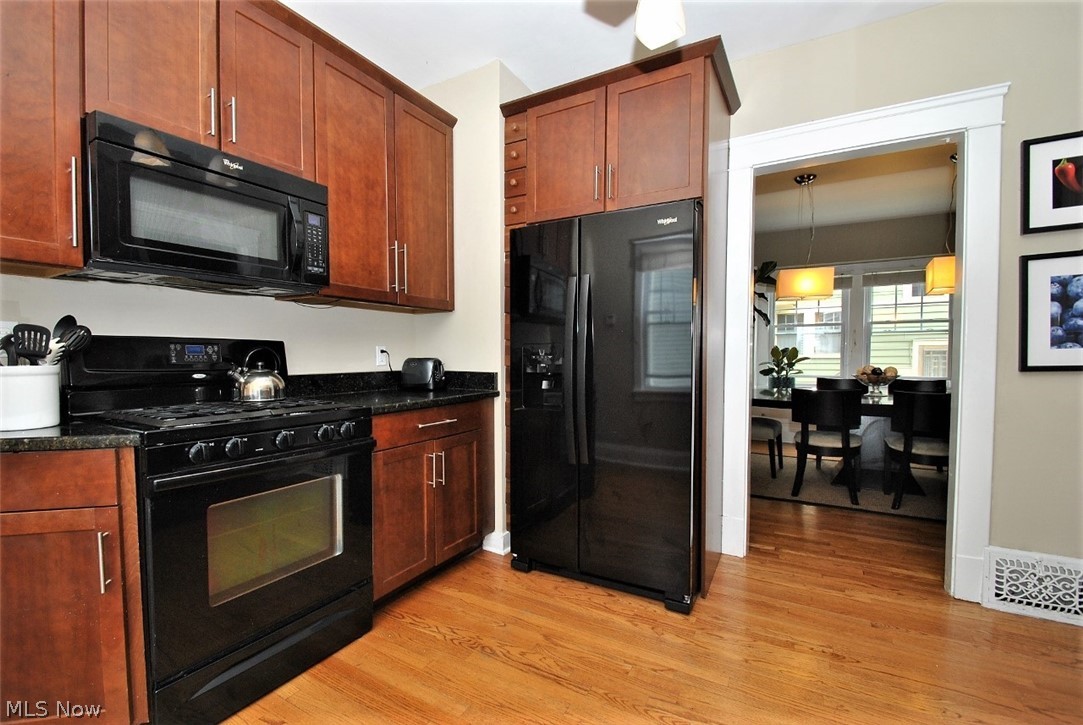3257 Ormond Road Cleveland, OH 44118 - Photo 2 of 22 Gallery Image 2