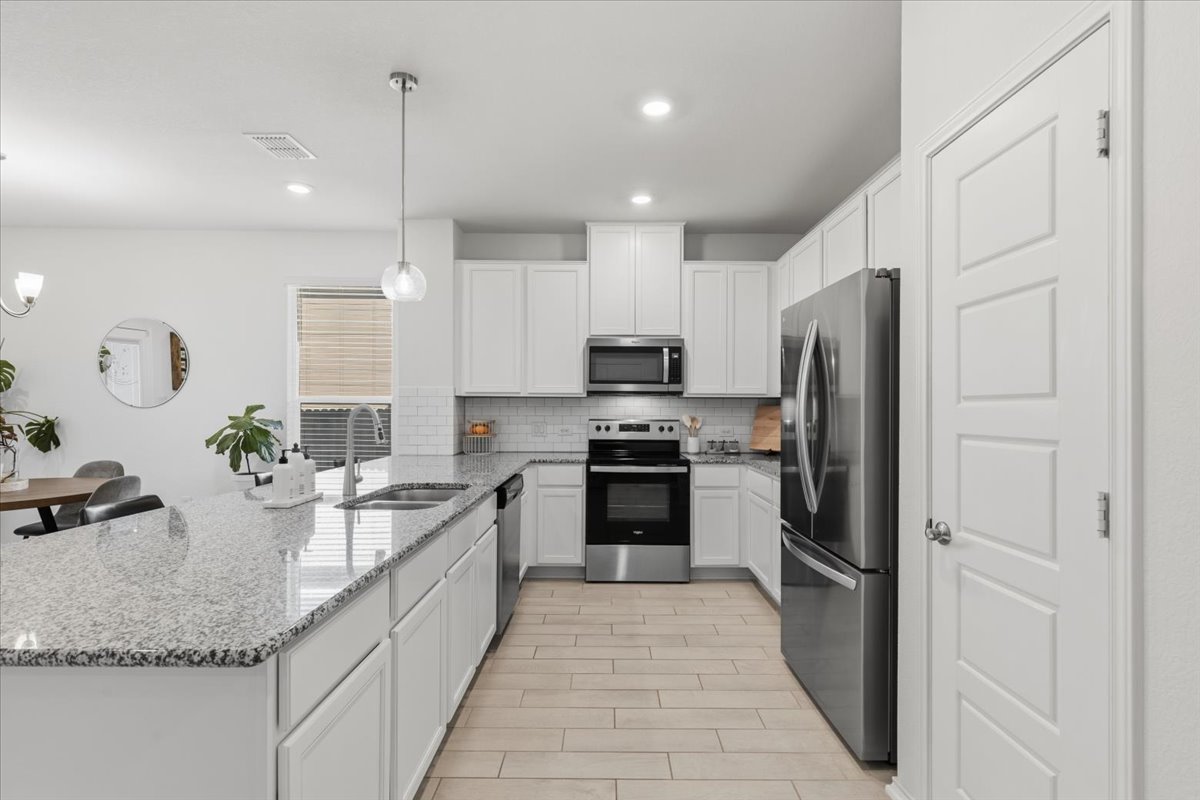 6909 Daniel Ranch Drive Austin, TX 78744 - Photo 6 of 24