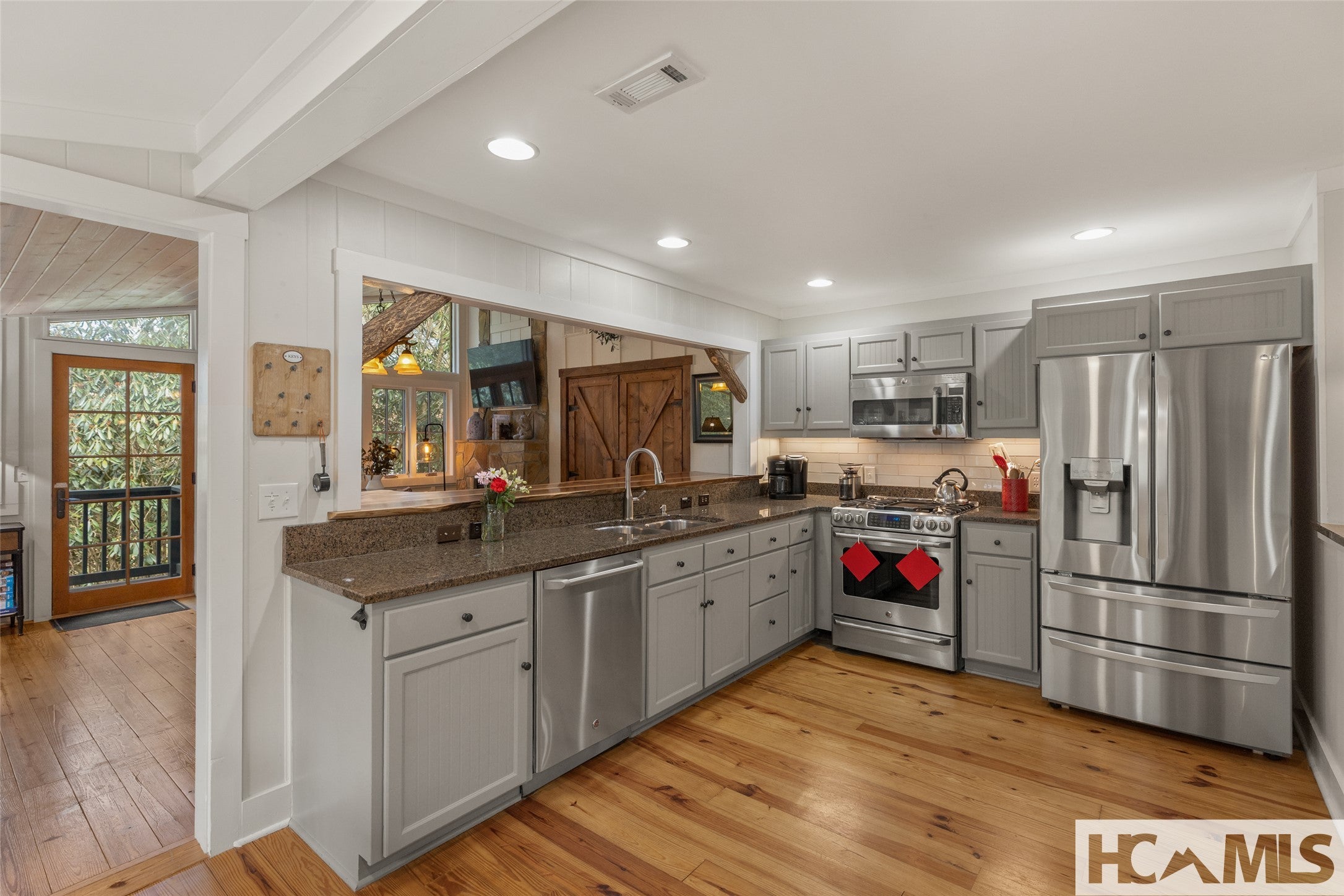 464 Franklin Road Highlands, NC 28741 - Photo 18 of 47 Bright kitchen