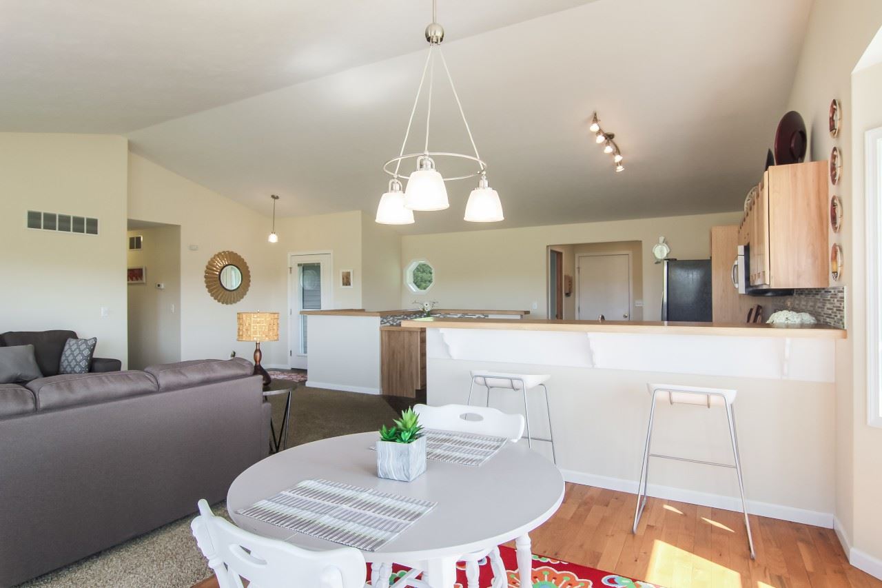 7211 Forest Lodge Road Traverse City, MI 49685 - Photo 8 of 34 1865564-7.JPG