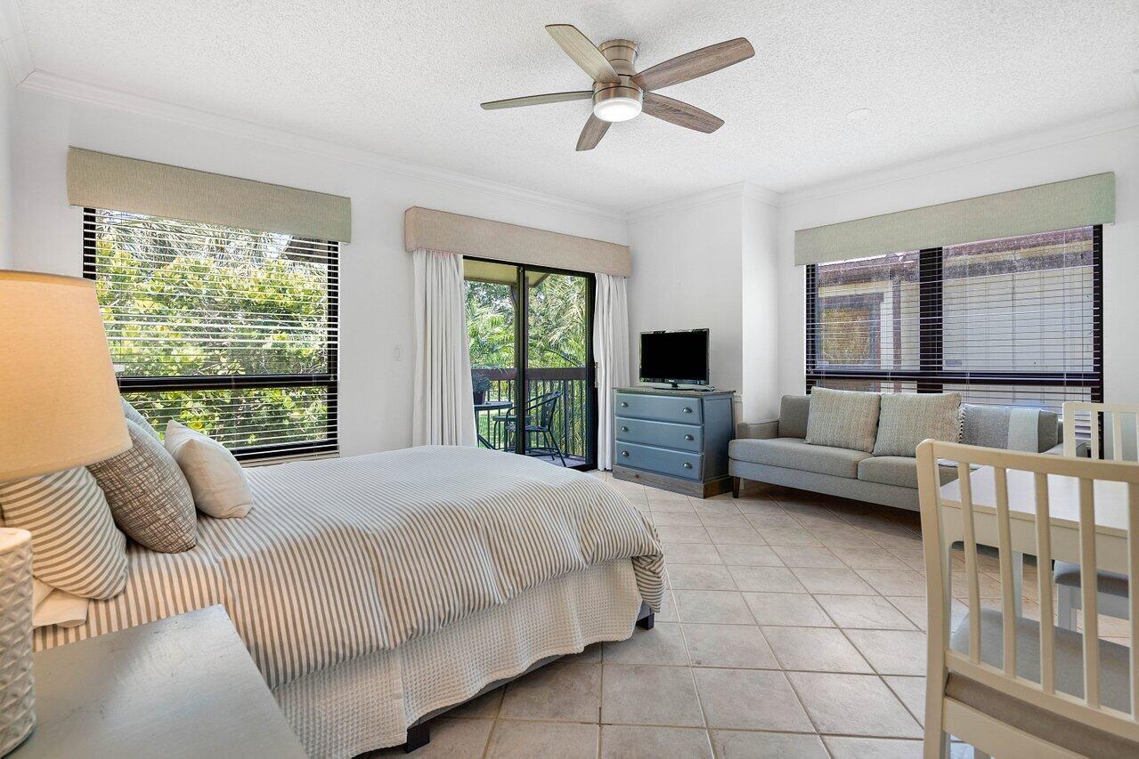 13334 Polo Club Road, Unit 327 Wellington, FL 33414 - Photo 4 of 43 living area