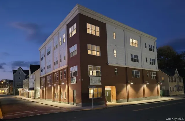 $3,100 | 122 Greenwich Avenue, Unit 204, Goshen, NY 10924