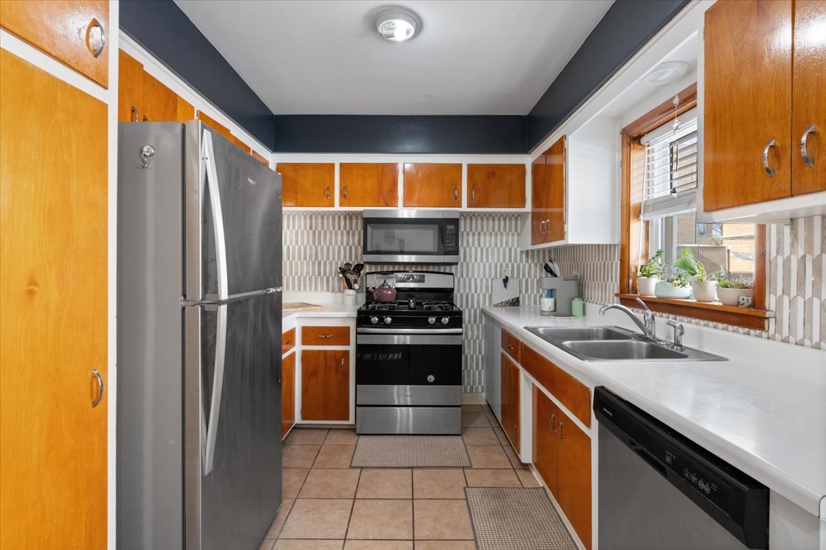 8644 Niles Center Road Skokie, IL 60077 - Photo 11 of 31