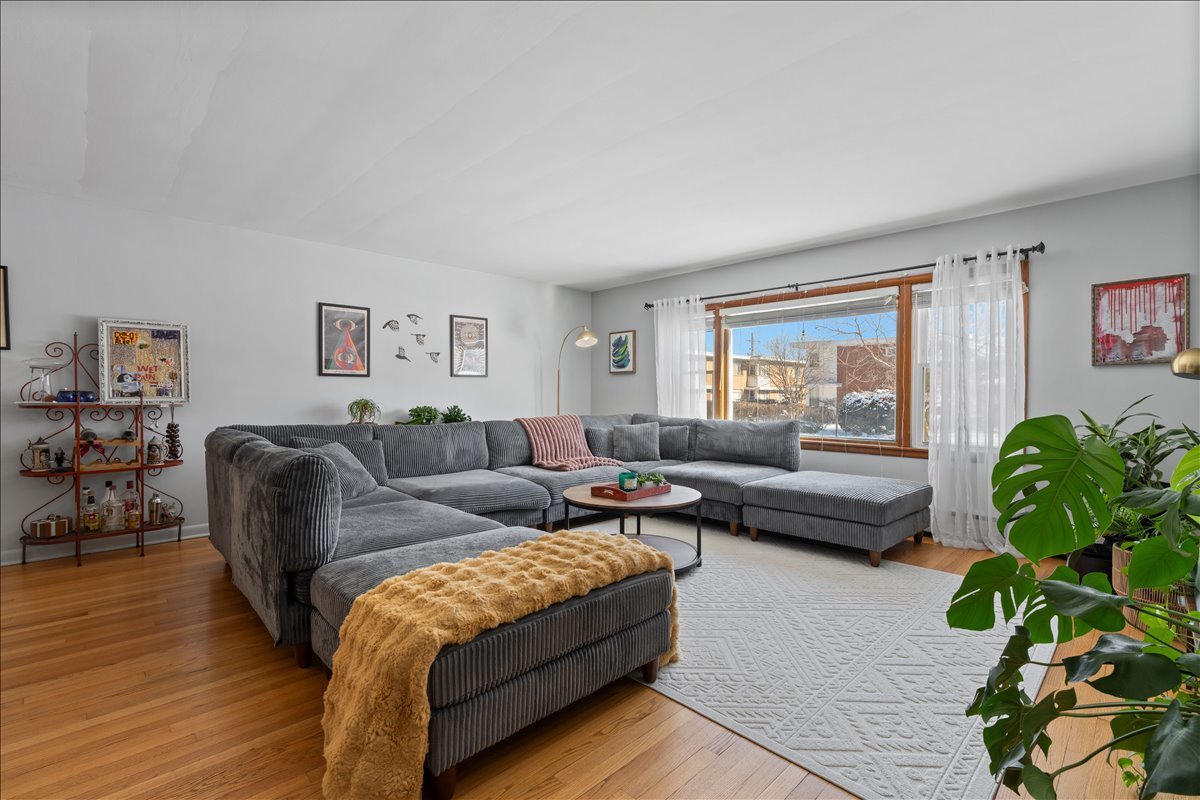 8644 Niles Center Road Skokie, IL 60077 - Photo 4 of 31