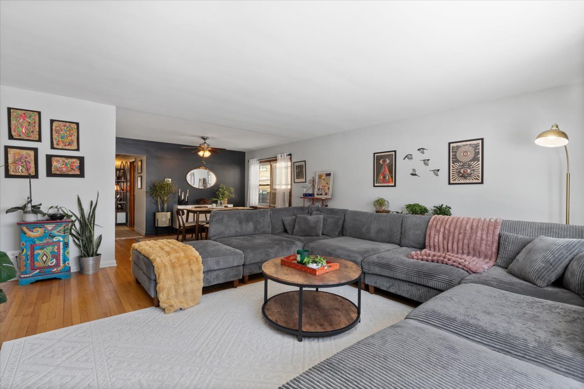 8644 Niles Center Road Skokie, IL 60077 - Photo 6 of 31