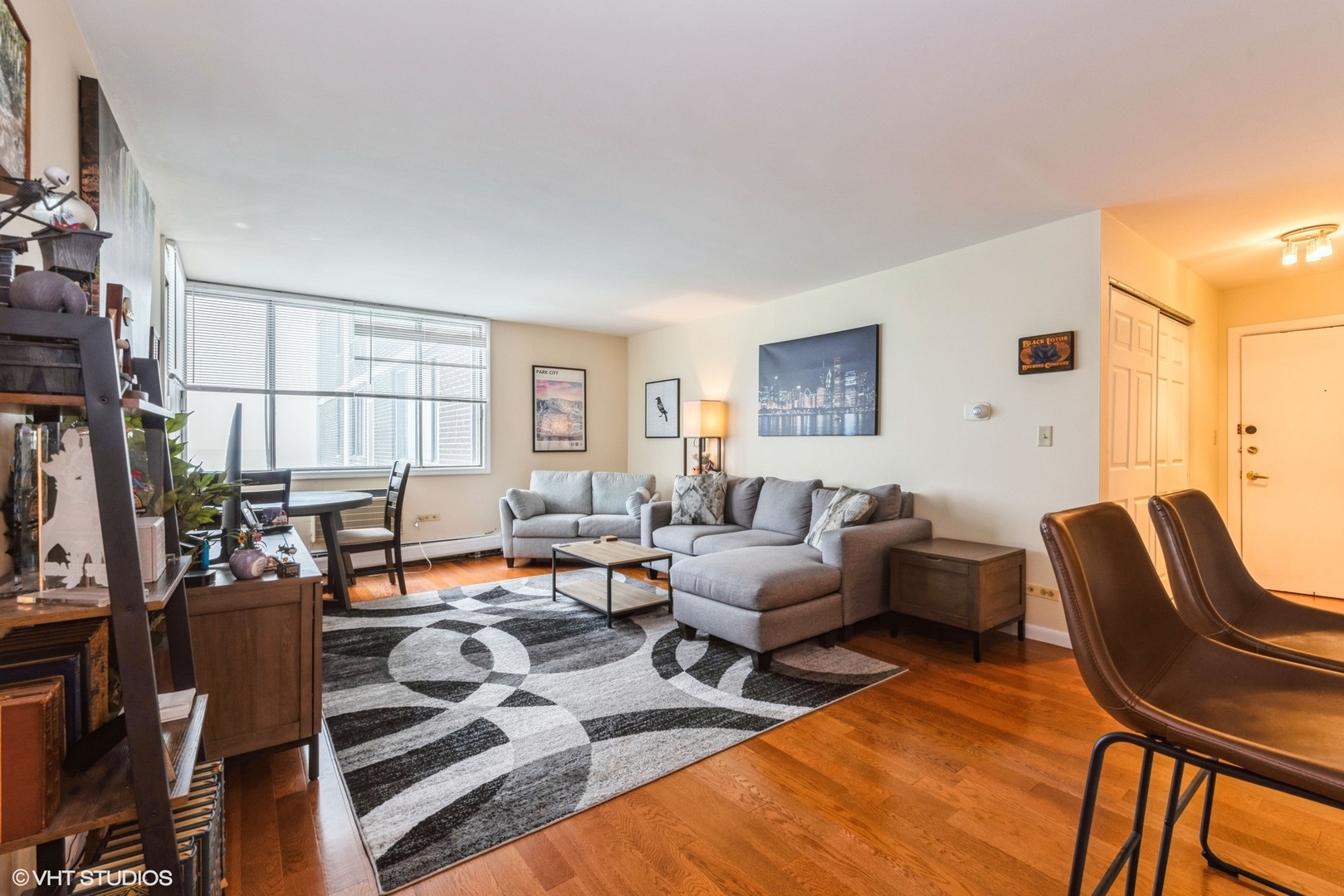 6325 North Sheridan Road, Unit 1401 Chicago, IL 60660 - Photo 4 of 13 Gallery Image 4