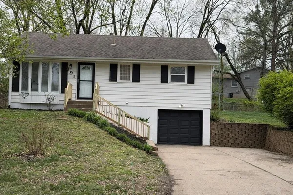 $250,000 | 191 Grant Avenue, Liberty, MO 64068
