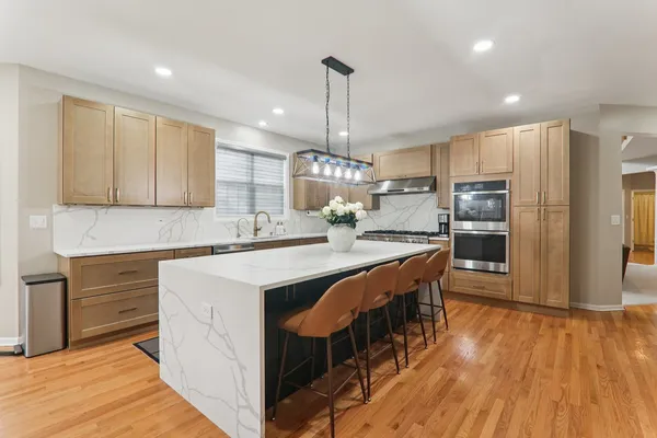 $950,000 | 484 Haleys Hill Court, Palatine, IL 60074