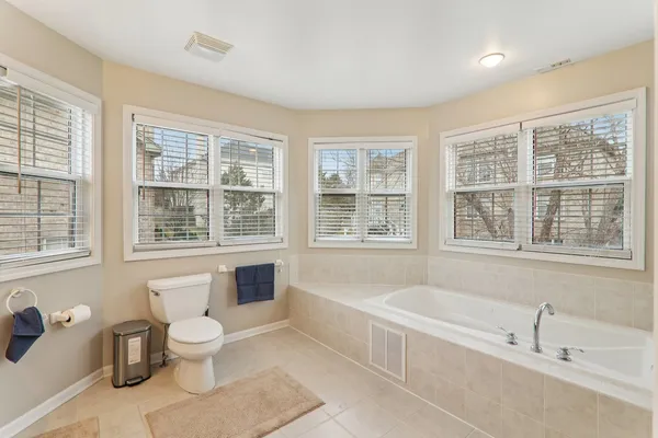 $950,000 | 484 Haleys Hill Court, Palatine, IL 60074