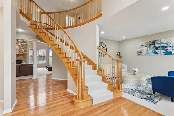 $950,000 | 484 Haleys Hill Court, Palatine, IL 60074