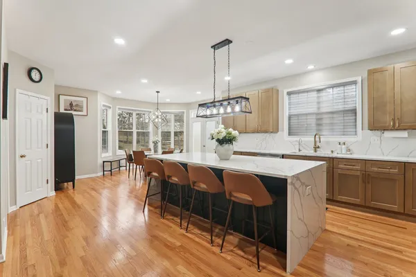 $950,000 | 484 Haleys Hill Court, Palatine, IL 60074
