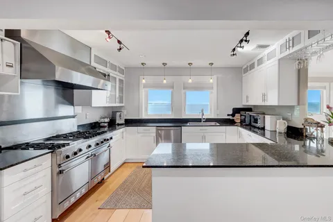 $3,295,000 | 35 Sunview Drive, Glen Cove, NY 11542
