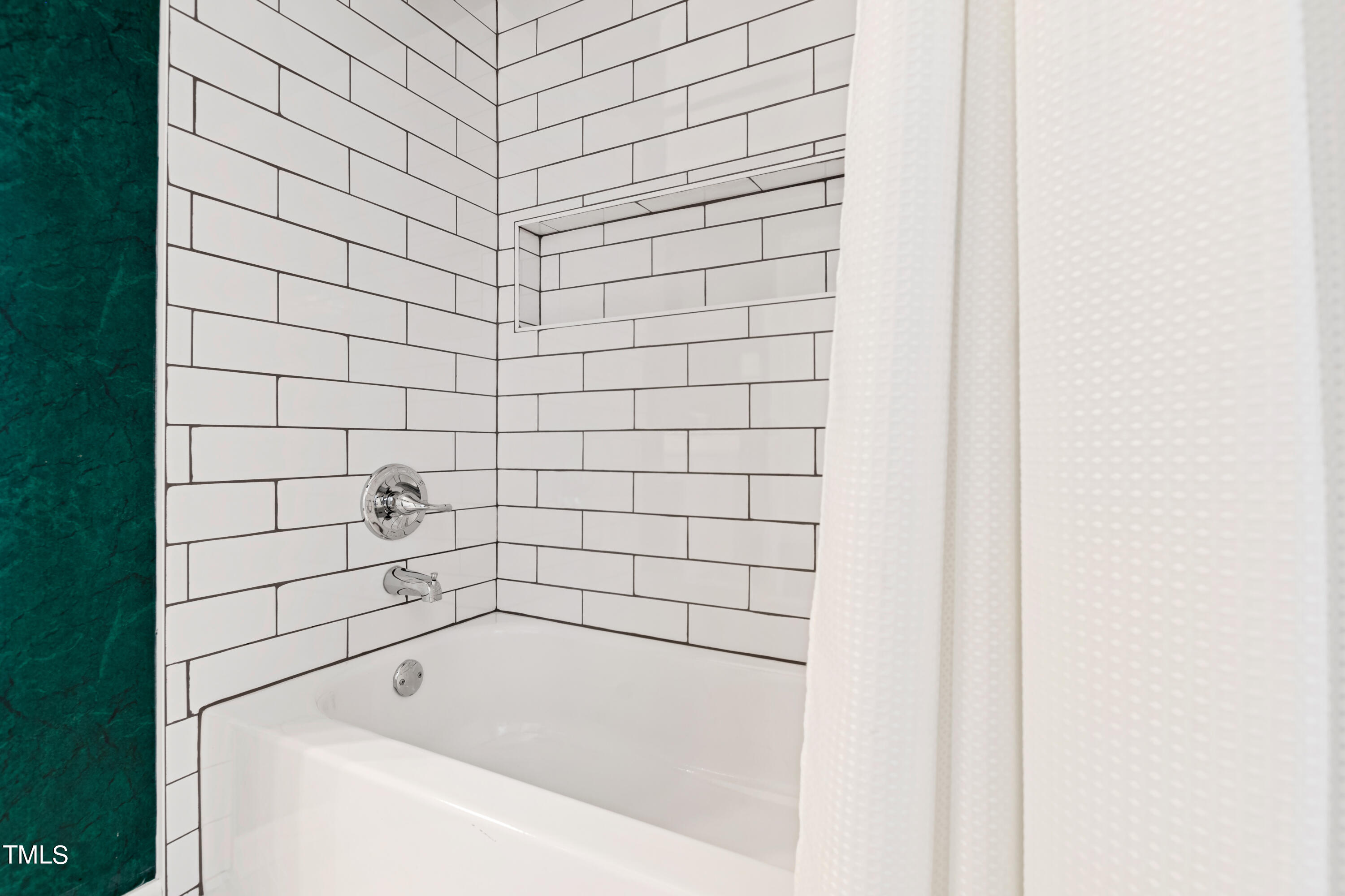 3834 Carnegie Lane Raleigh, NC 27612 - Photo 22 of 38 a bathroom with a bathtub