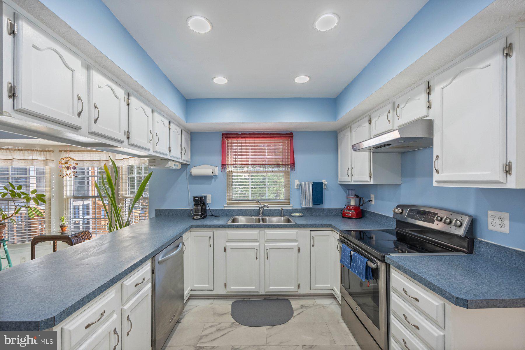 6041 Watch Chain Way Columbia, MD 21044 - Photo 13 of 42 Kitchen