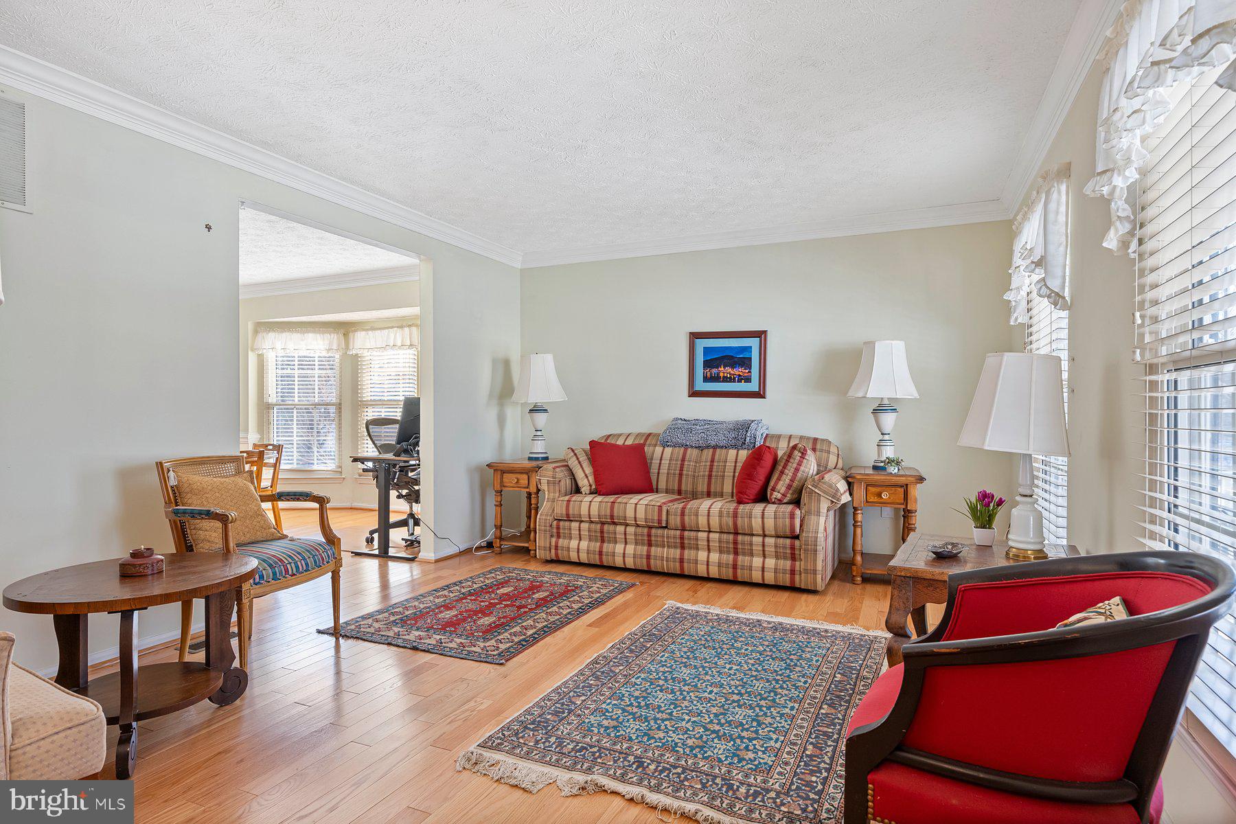 6041 Watch Chain Way Columbia, MD 21044 - Photo 5 of 42 Living Room