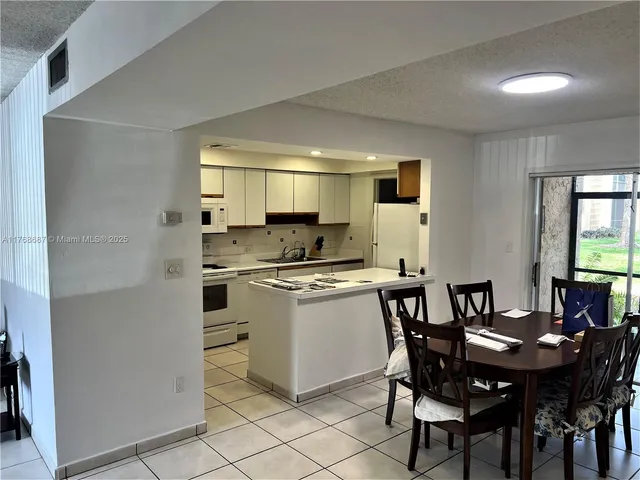 $287,900 | 8401 Southwest 107th Avenue, Unit 121E, Miami, FL 33173