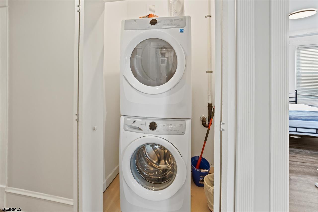 114 South Raleigh Avenue Atlantic City, NJ 08401 - Photo 14 of 52 a utility room with dryer and washer