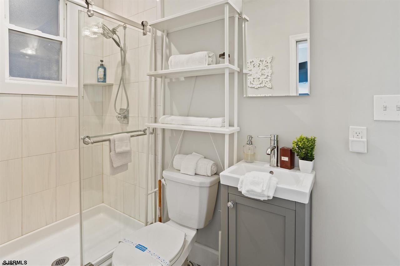 114 South Raleigh Avenue Atlantic City, NJ 08401 - Photo 15 of 52 a bathroom with a sink toilet and shower