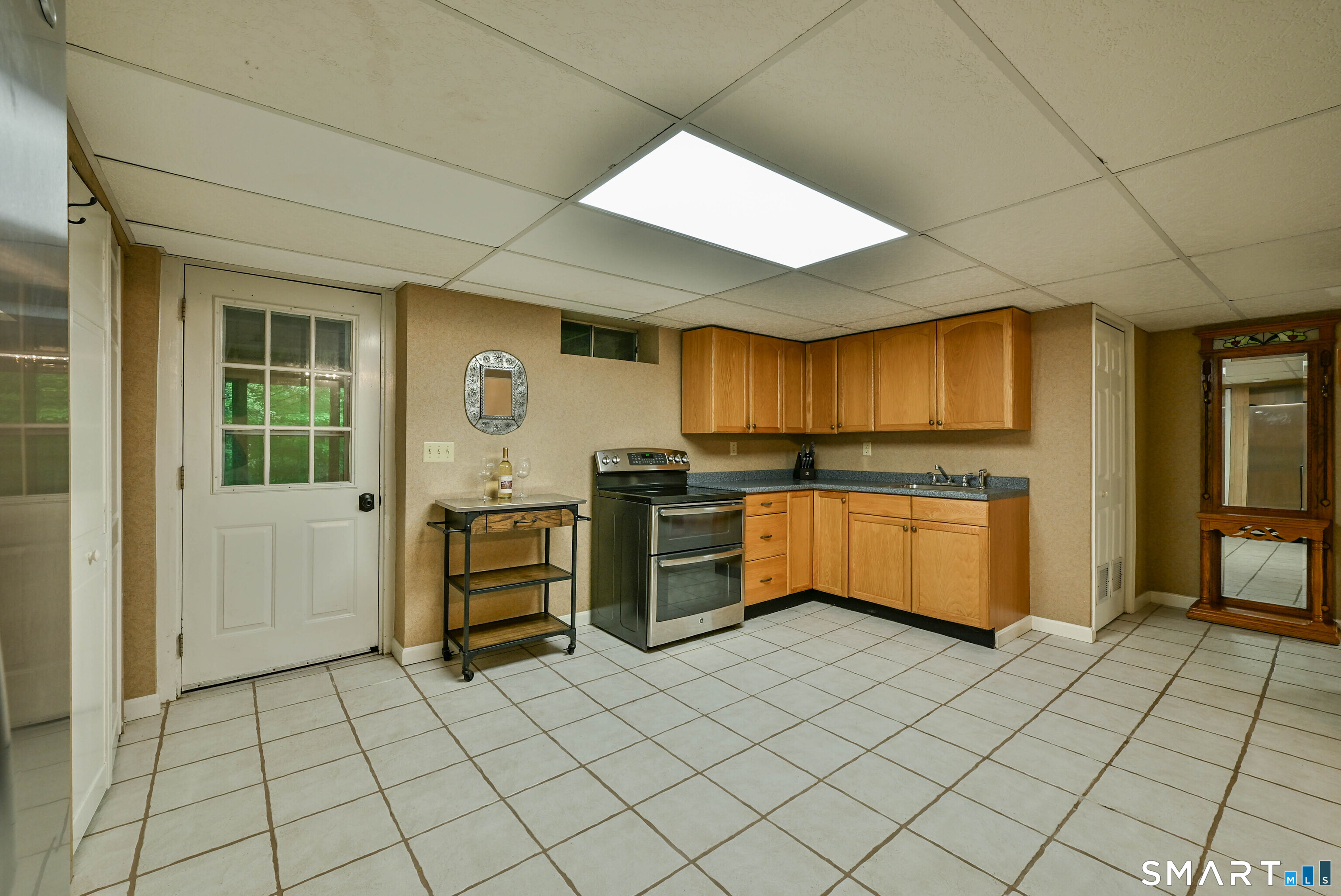 309 O'Leary Road Thompson, CT 06277 - Photo 36 of 40 a kitchen with granite countertop a stove a sink and a refrigerator