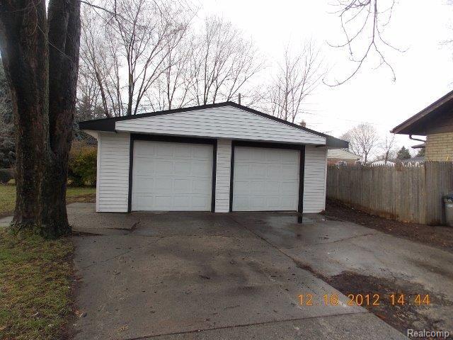 8970 Clinton River Road Sterling Heights, MI 48314 - Photo 2 of 13 DSCN9467 (640x480).jpg