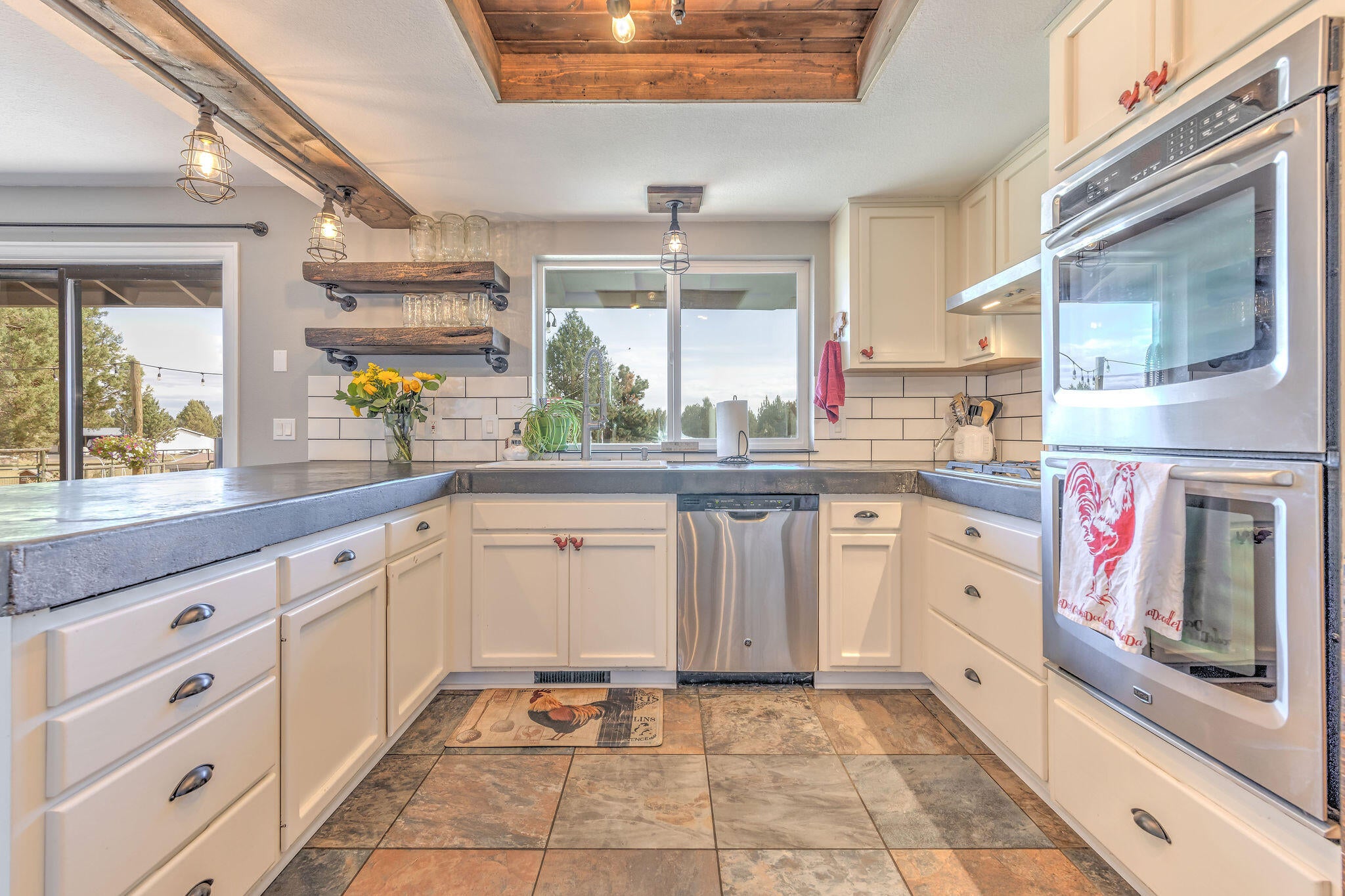 61070 Gosney Road Bend, OR 97702 - Photo 7 of 43 090A4988_89_90_91_92-Edit