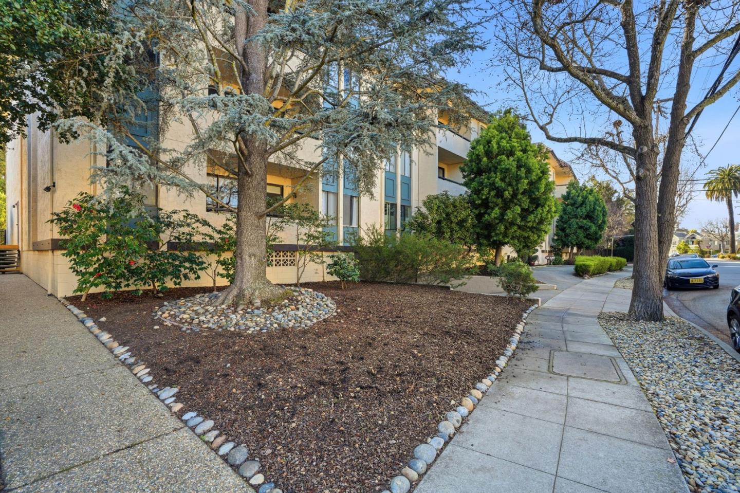 525 Almer Road, Unit 106 Burlingame, CA 94010 - Photo 2 of 30