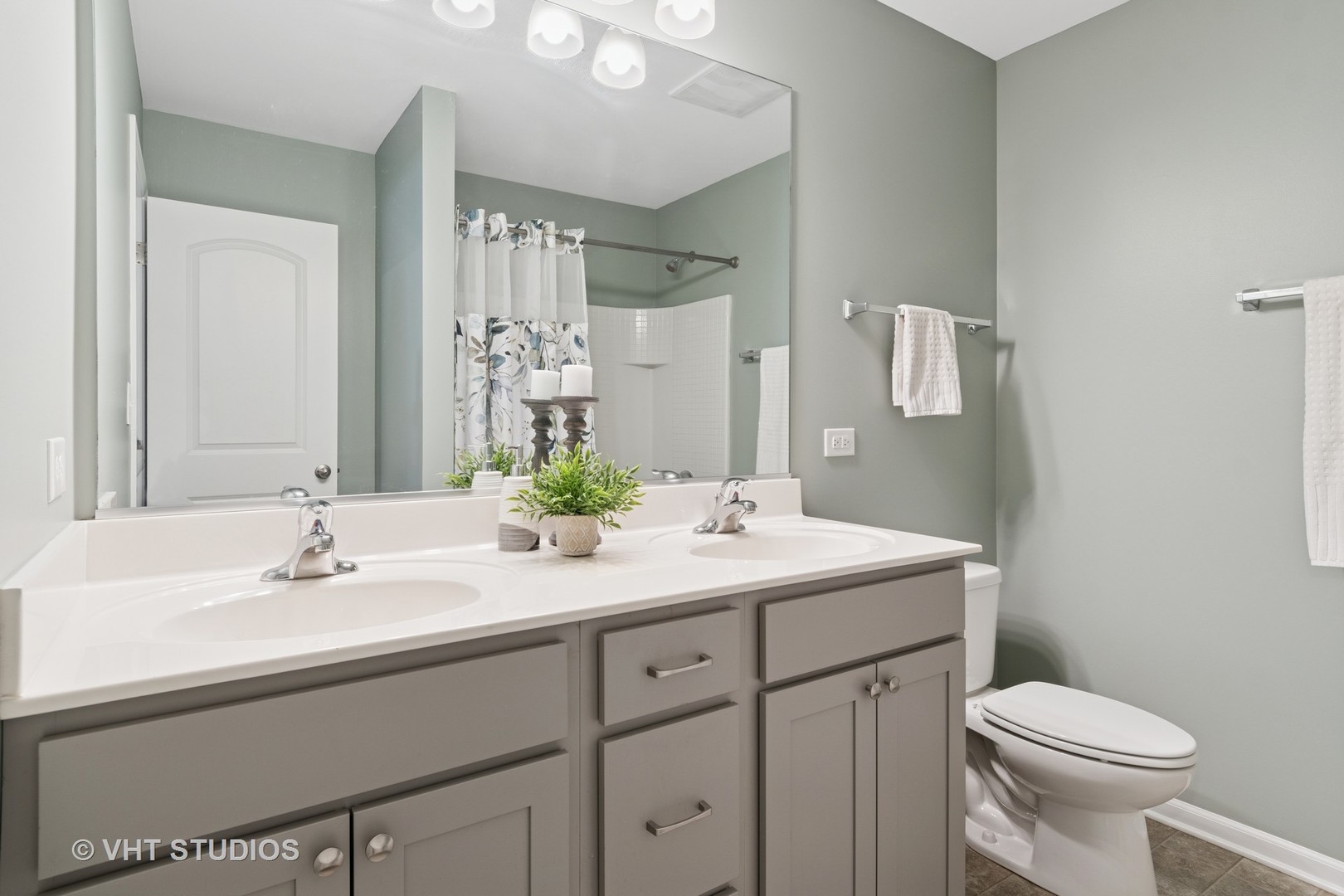 13423 Summergrove Drive Plainfield, IL 60585 - Photo 21 of 37 a bathroom with a sink toilet and mirror