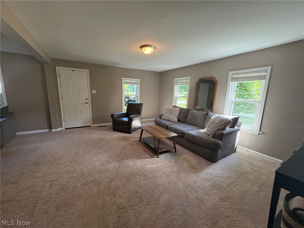 9120 Howland Springs Road Southeast Warren, OH 44484 - Photo 7 of 19