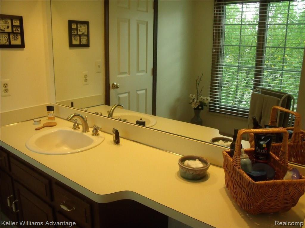 36941 Fox Run Farmington Hills, MI 48331 - Photo 37 of 49