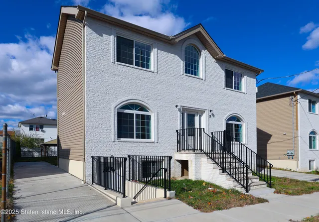 $850,000 | 12 Simonson Avenue | Mariners Harbor