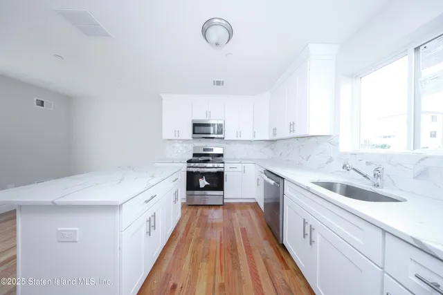 $850,000 | 12 Simonson Avenue | Mariners Harbor