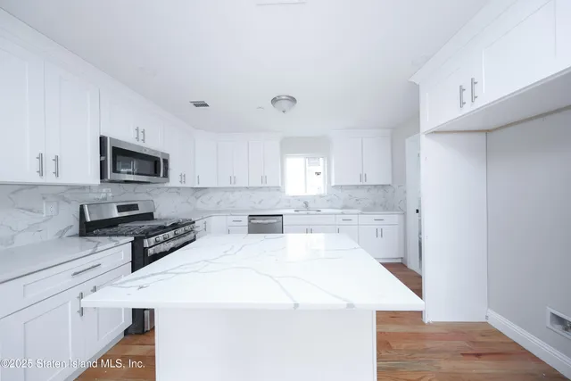 $850,000 | 12 Simonson Avenue | Mariners Harbor