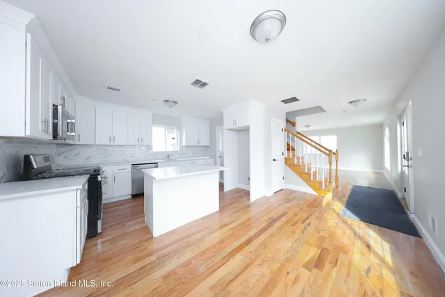 $850,000 | 12 Simonson Avenue | Mariners Harbor