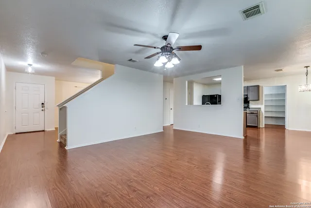 $276,500 | 10646 Manor Creek, San Antonio, TX 78245