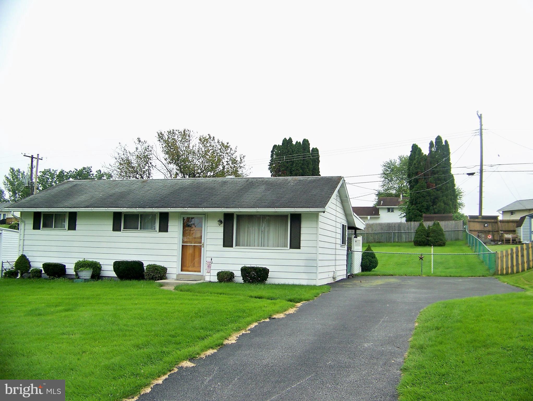 3180 Robin Road York, PA 17404 - Photo 4 of 28 Gallery Image 4