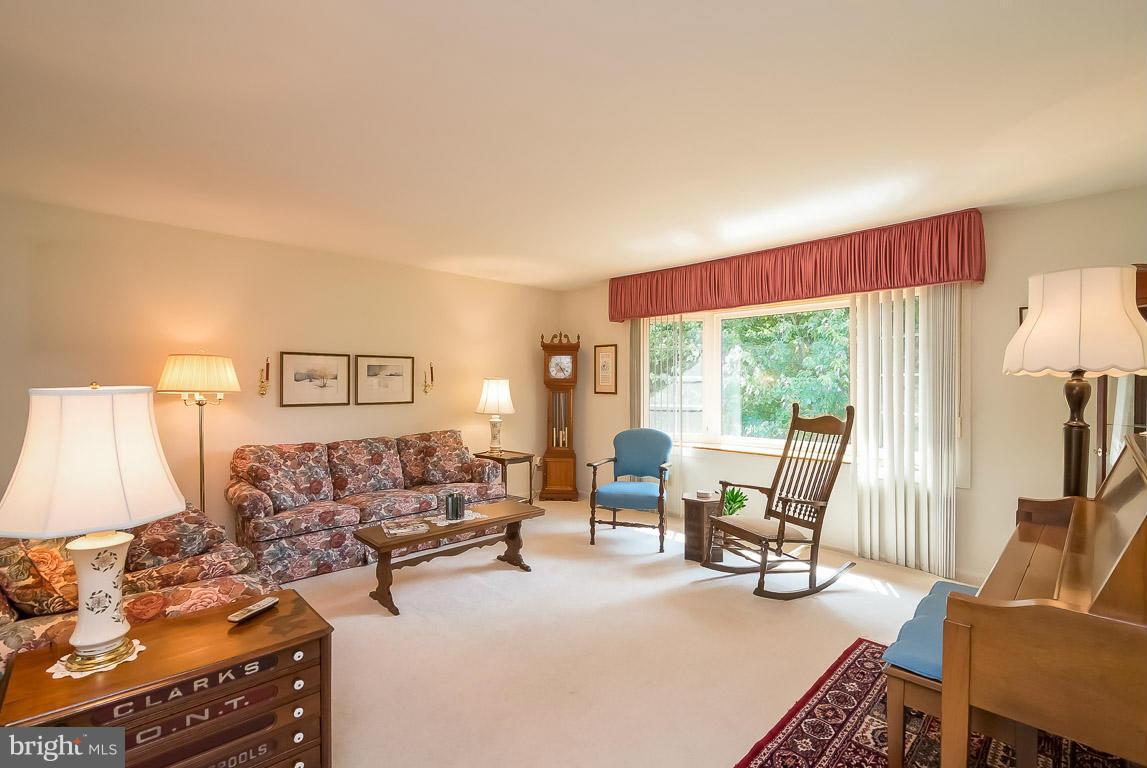 5144 Perry Road Mount Airy, MD 21771 - Photo 2 of 29 Living Room