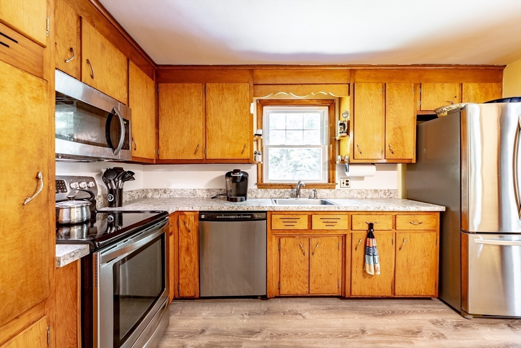 271 Bolton Street Springfield, MA 01119 - Photo 10 of 27 Gallery Image 10