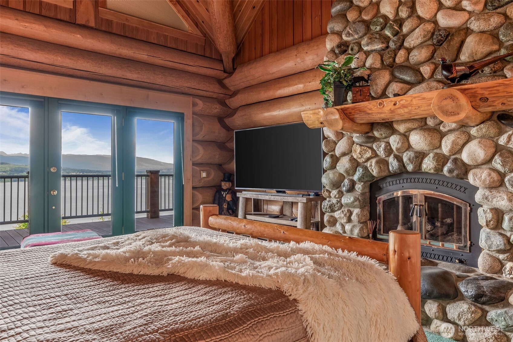 53 Combs Place Port Townsend, WA 98368 - Photo 21 of 40 a bedroom with a bed and a flat tv screen