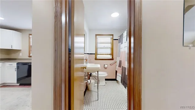 $1,200 | 532 16th Street, Niagara Falls, NY 14301