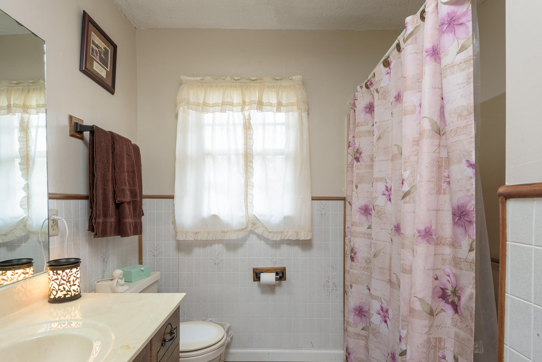 3964 Webb Road Chattanooga, TN 37416 - Photo 17 of 25 Hall Bathroom