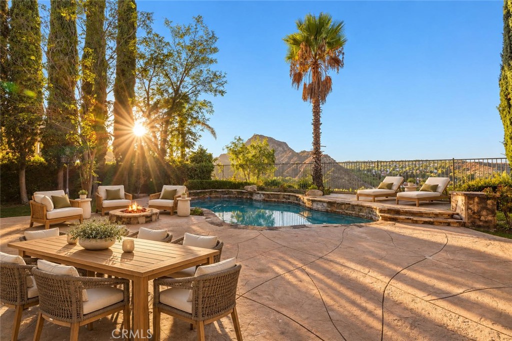 25501 Magnolia Lane Stevenson Ranch, CA 91381 - Photo 2 of 40 Gallery Image 2