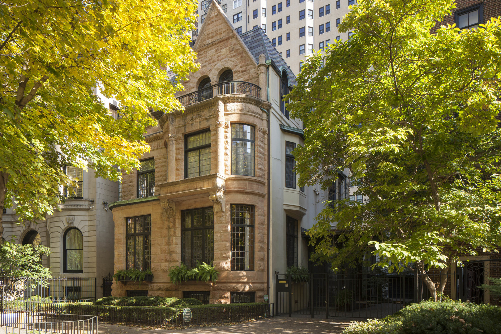 1421 North Astor Street Chicago, IL 60610 - Photo 1 of 25
