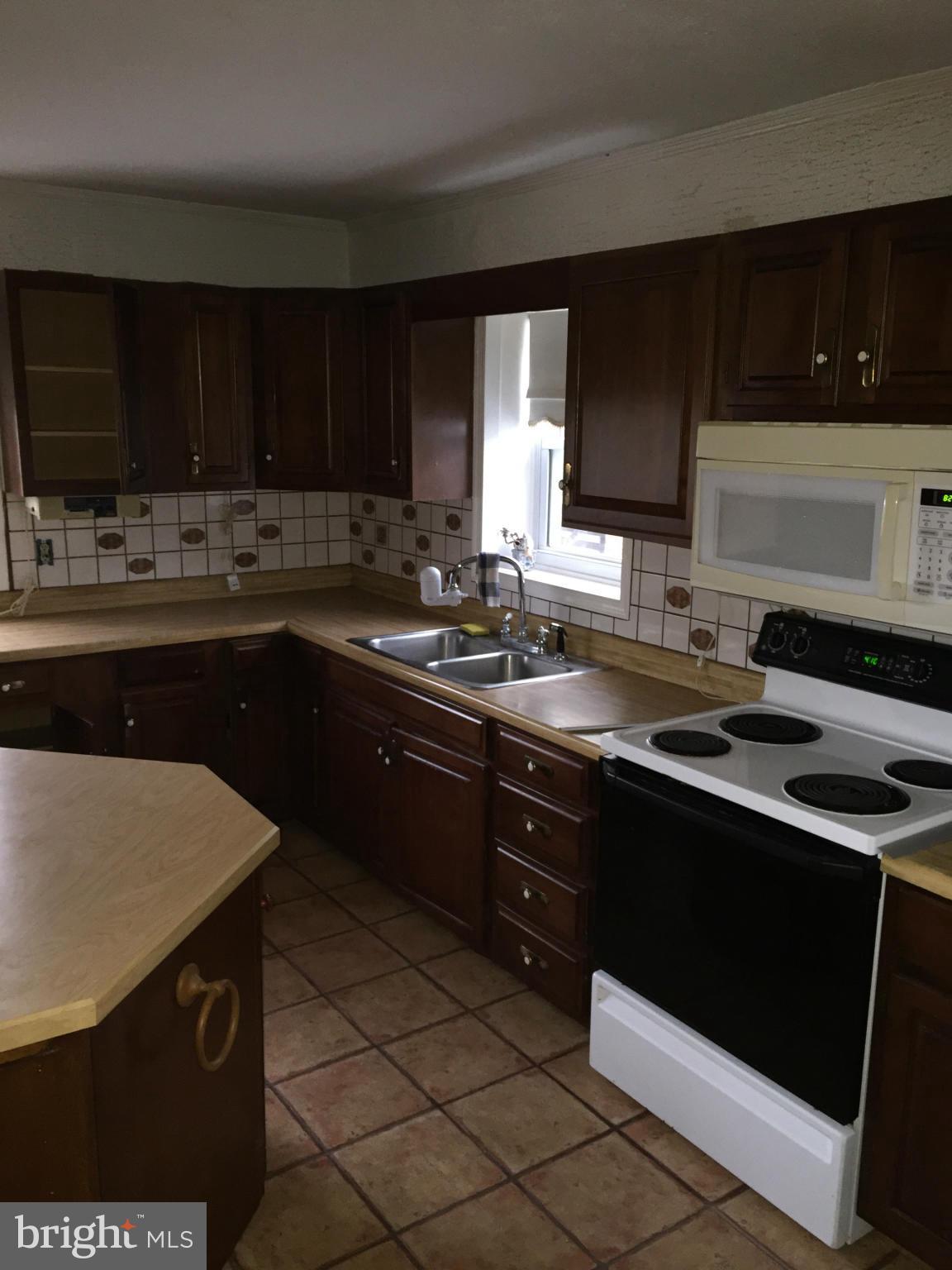 42579 Lucketts Road Leesburg, VA 20176 - Photo 16 of 29 Kitchen