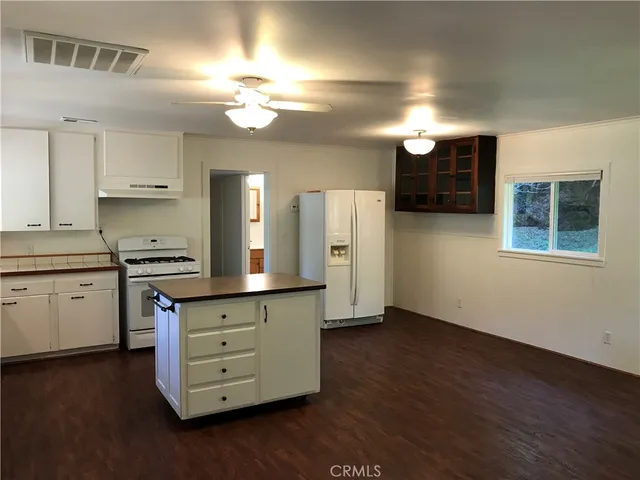 $1,950 | 7375 Scotts Valley Road, Lakeport, CA 95453