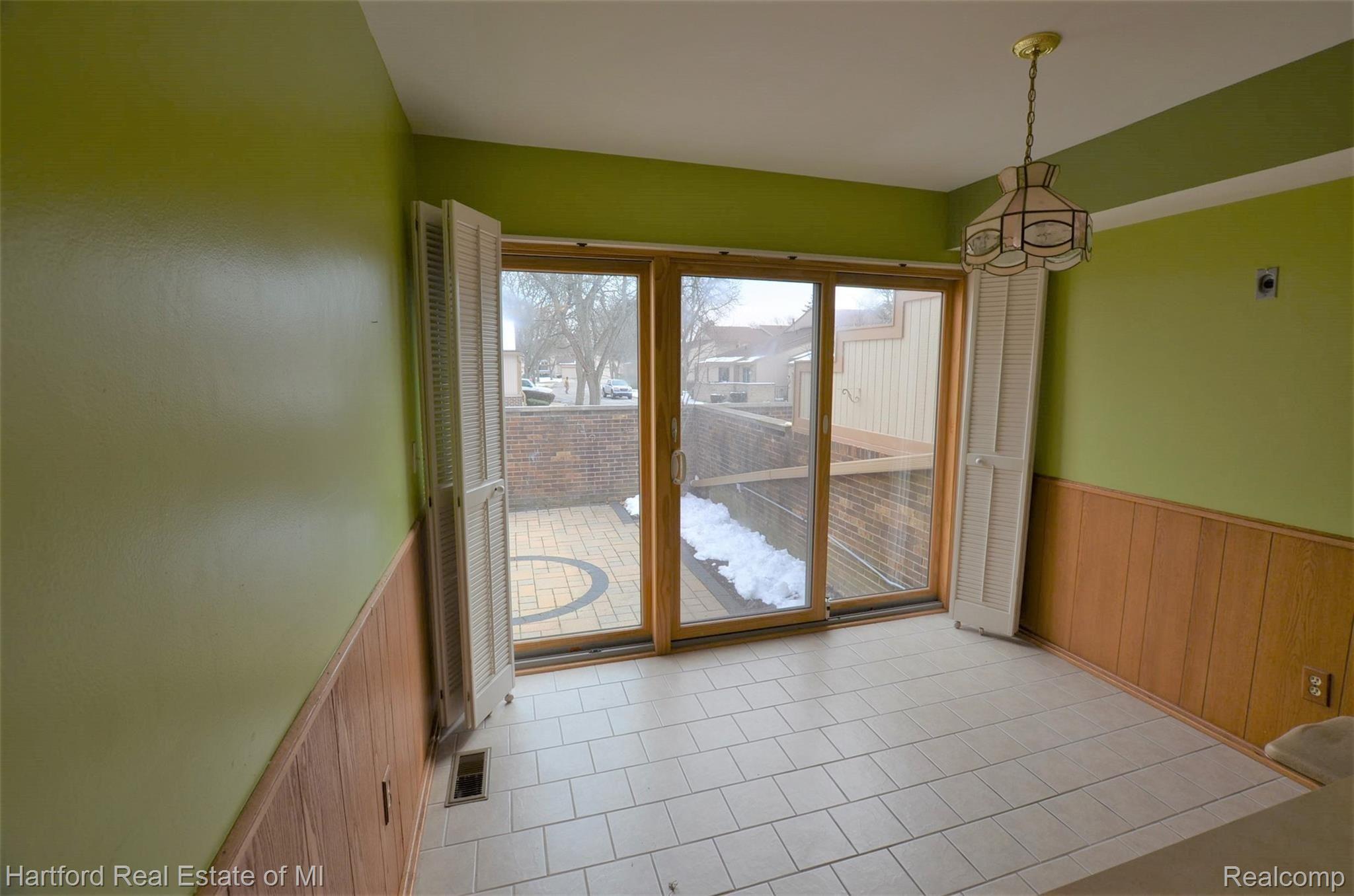 23201 Farmington Road, Unit 32 Farmington, MI 48336 - Photo 10 of 30 DSC_0613.JPG